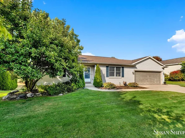 6972 Lake Bluff Dr NE, Comstock Park, MI 49321