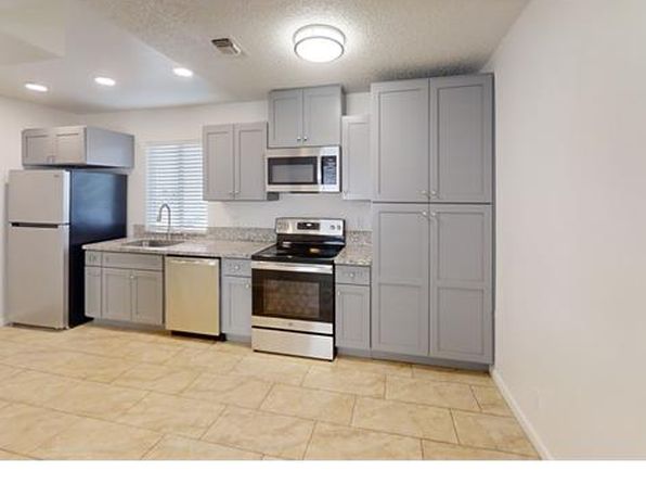 205 N Mariposa St #201