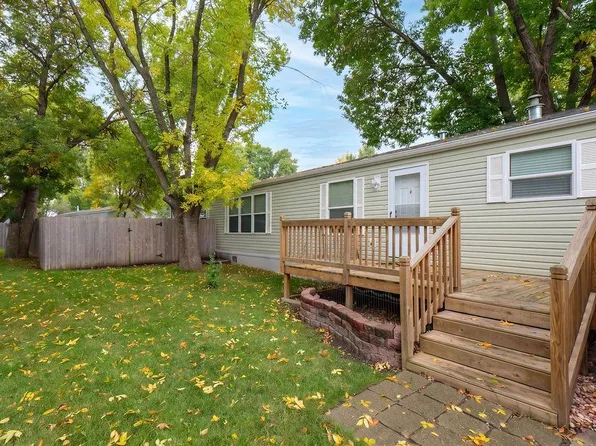 1324 Sandstone Dr, West Fargo, ND 58078