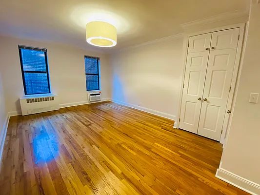 Rented by Metropolis Real Estate of Manhattan | media 20
