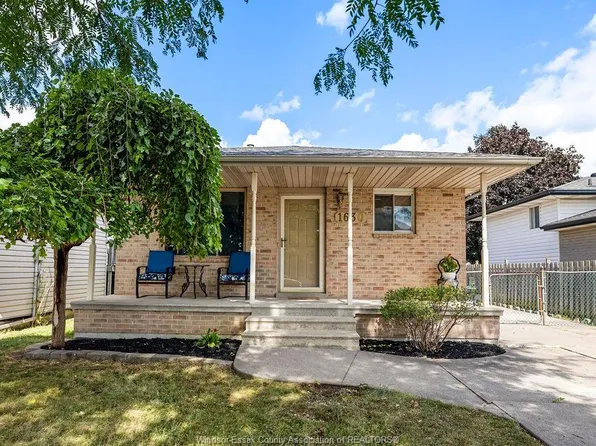 1630 Blue Spring Dr, Windsor, ON N8W 5L2