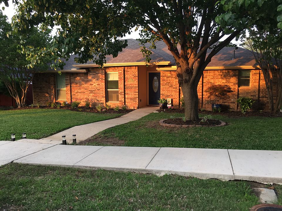 1st image of 208 Aspenway Dr