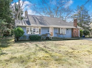 204 E 19th Street, Huntington Station, NY 11746