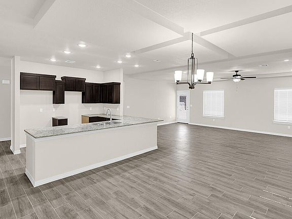 4th image of 692 Plains Blackfoot Dr