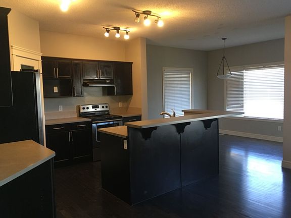 4th image of 475 Ainslie Cres SW
