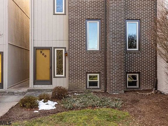 2nd image of 866 W Aaron Dr