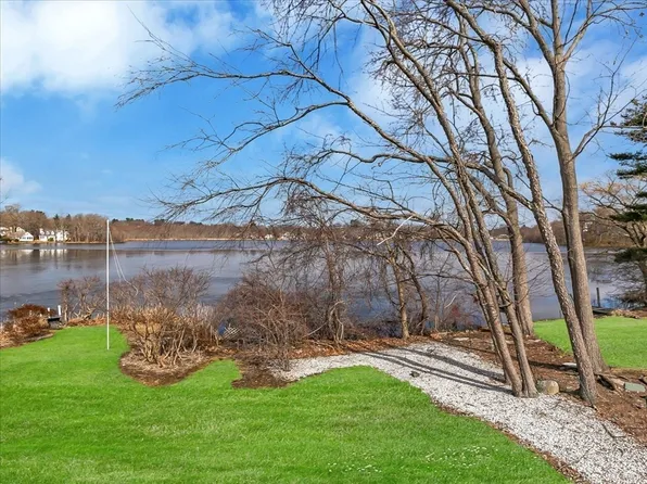 16 Hiawatha Ave, Waltham, MA 02451