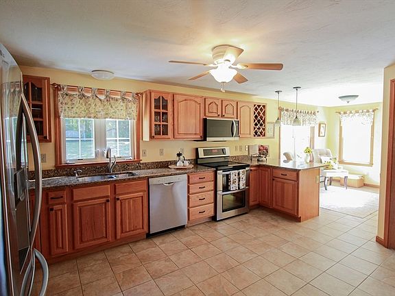 5th image of 64 Britney Dr