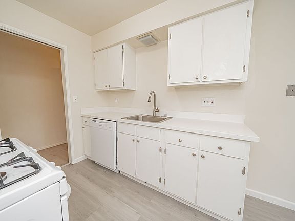 4th image of 1449 E 33rd St APT 2