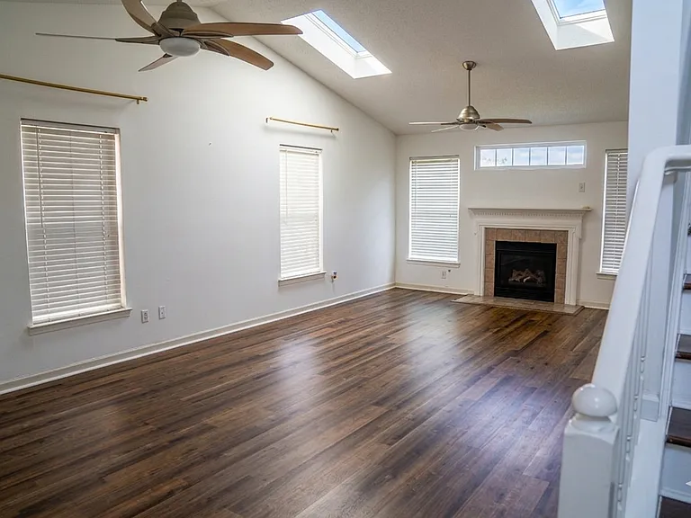 3516 King Edward Way — Photo 3