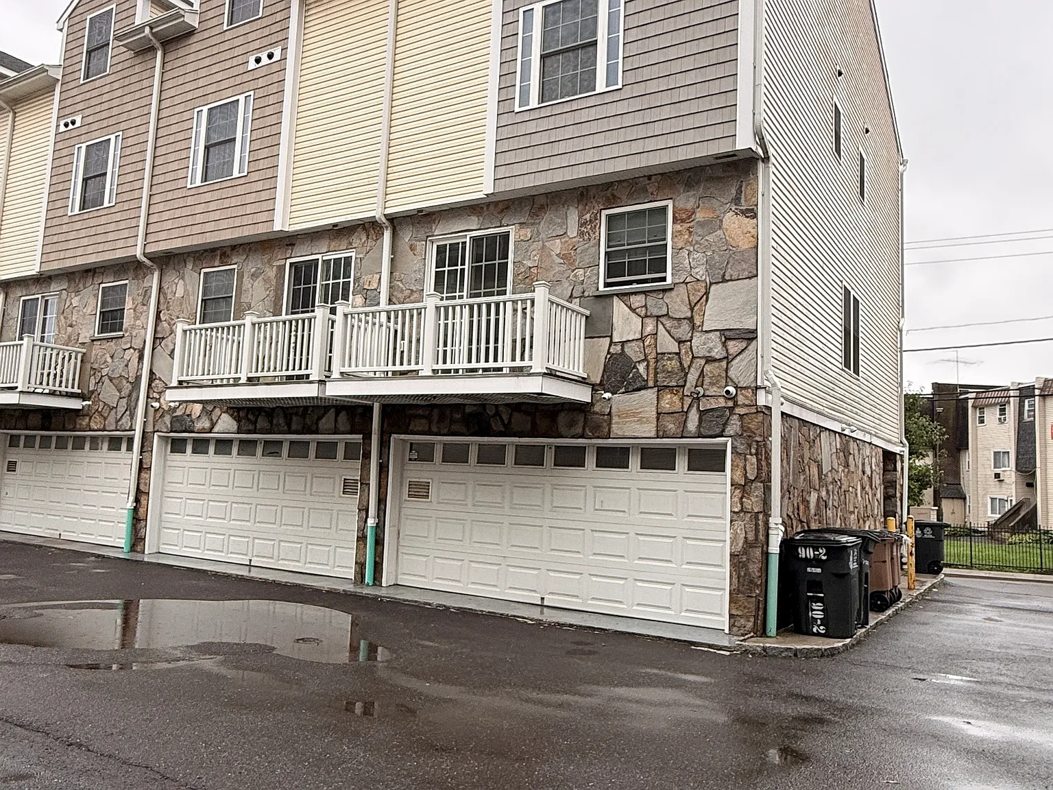 4 bed, 3.5 bath, 2200 sqft, $4,100 — Photo 3