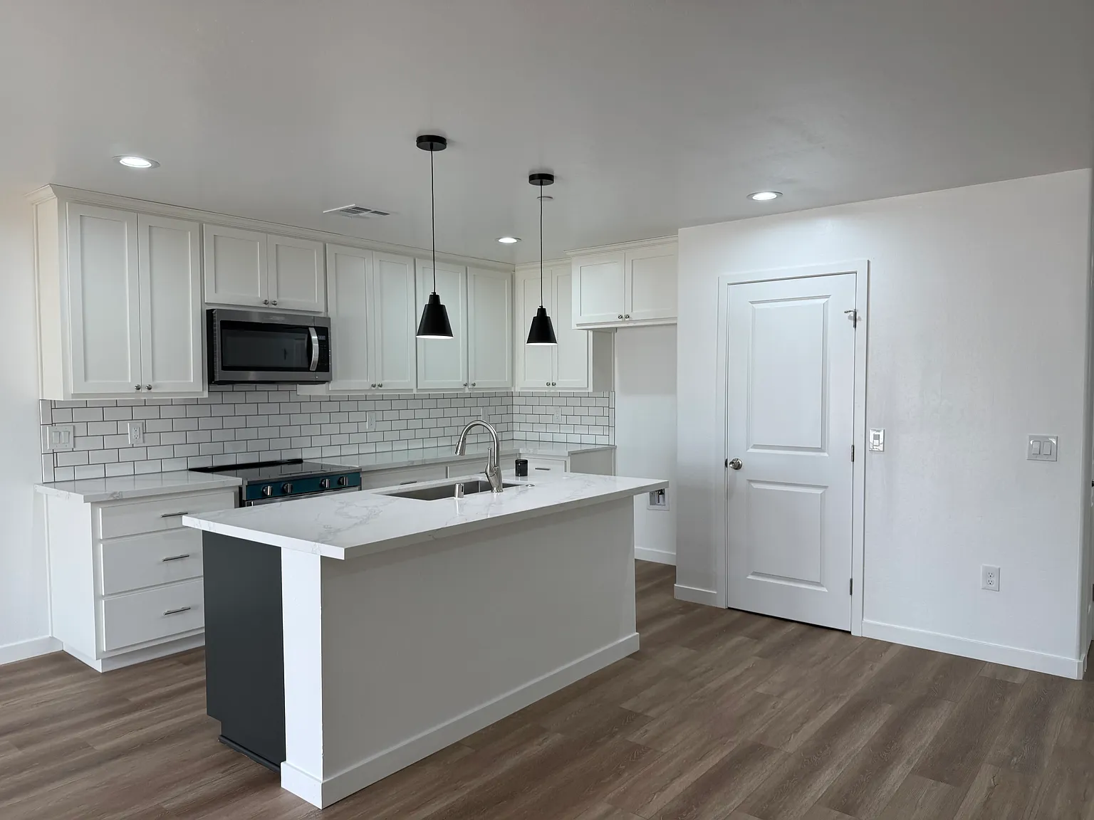 3 bed, 1484 sqft, $2,350 — Photo 3