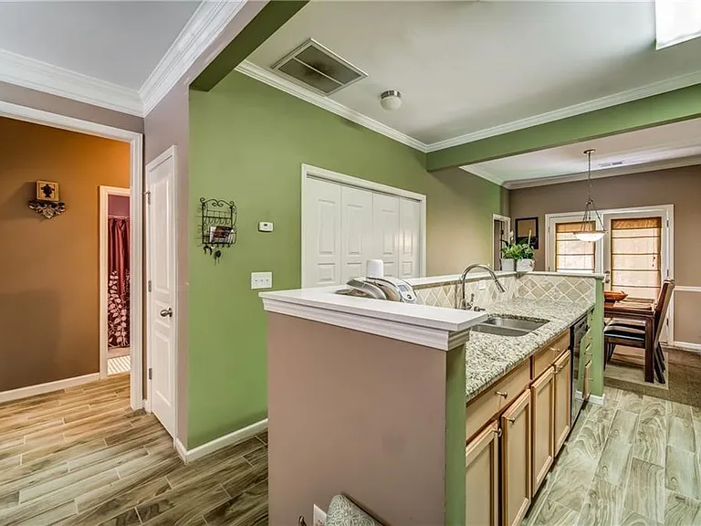 224 W Marietta St — Photo 4