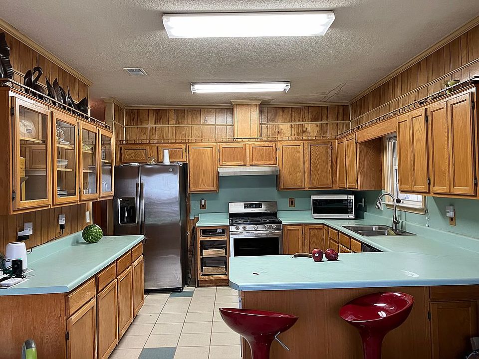 2nd image of 505 E Canal Dr