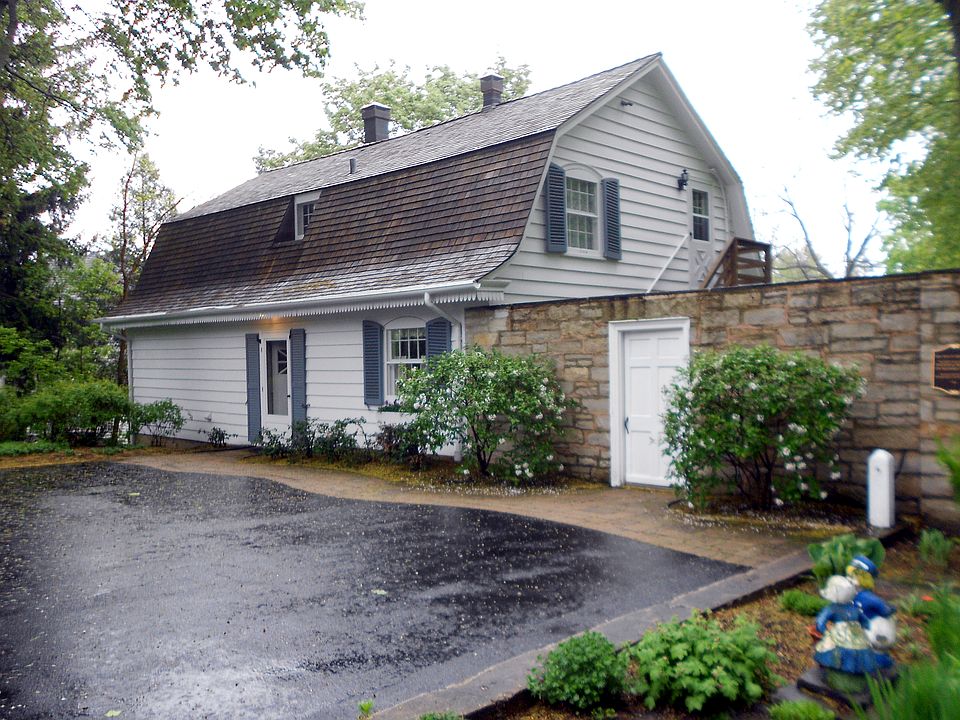 1st image of 309 Carriage Hill Cir