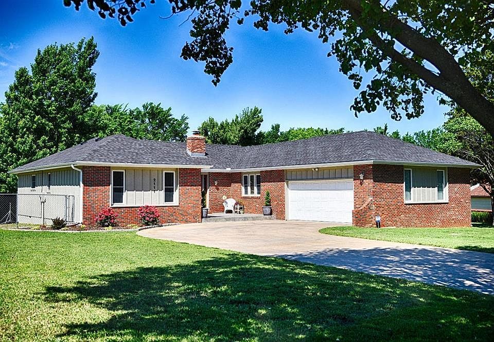 1st image of 2111 Woodland View Dr