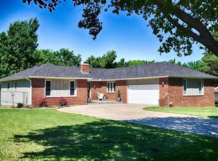 2111 Woodland View Dr, Independence, KS 67301