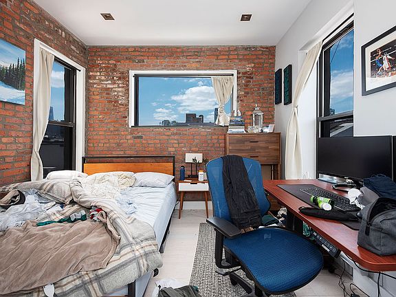 4th image of 184 Stanton St #6PHA