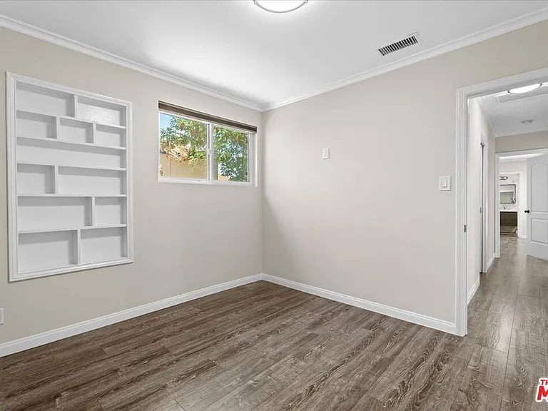 18725 Martha St — Photo 21