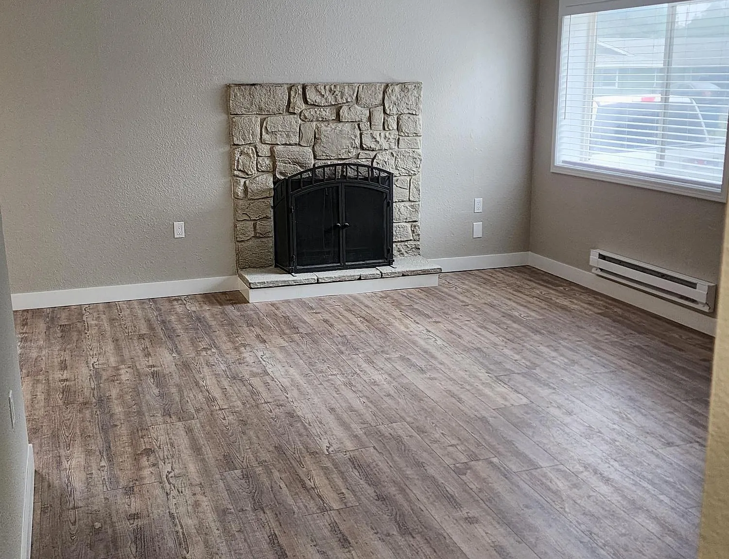 2 bed, 952 sqft, $1,600 — Photo 2