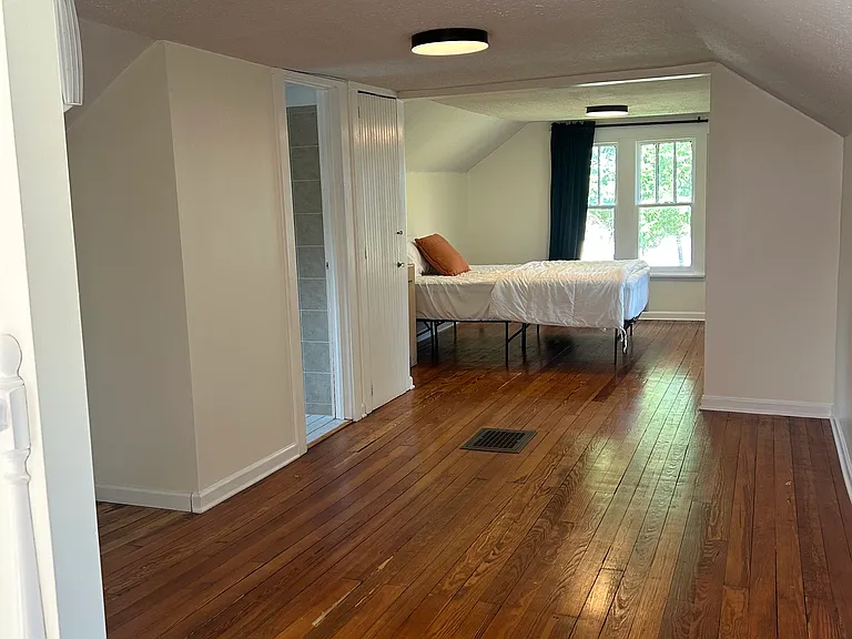 1011 Calvert St — Photo 13