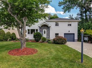 822 Ridgewood Rd, Millburn, NJ 07041