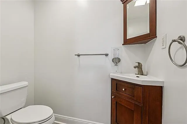6832 Orleans Ave — Photo 10