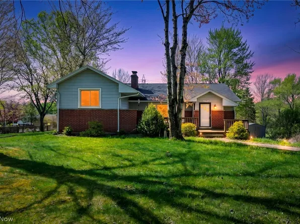 17900 Hicks Rd, Walton Hills, OH 44146