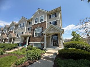 112 Lakeshore Dr, Oswego, IL 60543