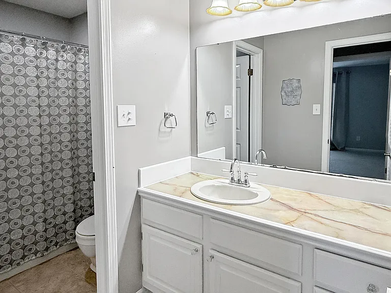 820 Rosedown Ln — Photo 8