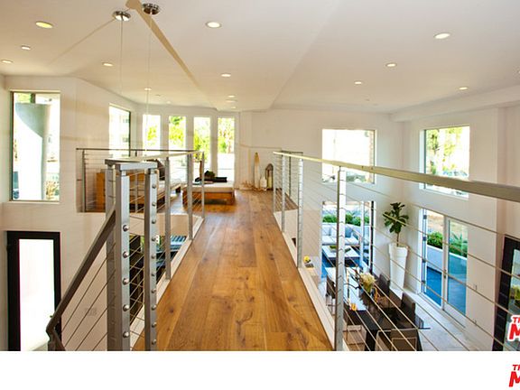 4th image of 915 5th St #B