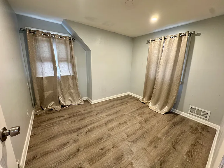 347 E 29th St #2 — Photo 17