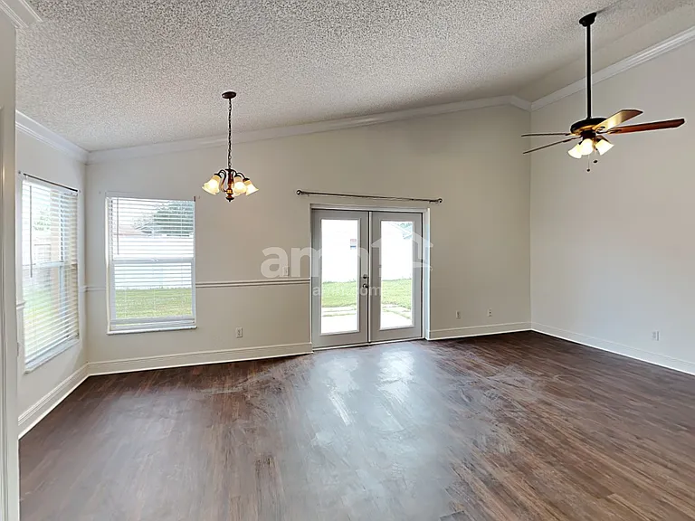 989 Little Creek Rd — Photo 4