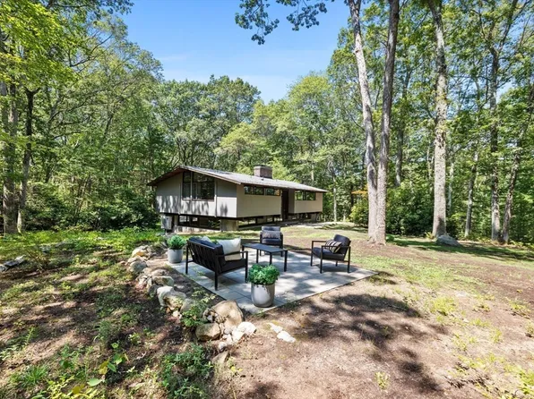79 Autumn Ln, Lincoln, MA 01773