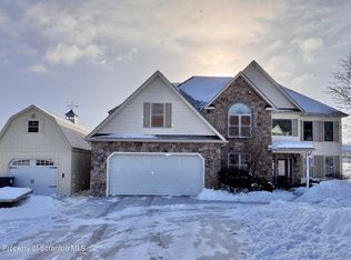 414 Callahan Dr, Jermyn, PA 18433