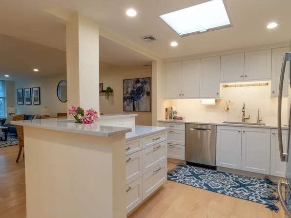760 Highland Ave APT 23, Needham, MA 02494