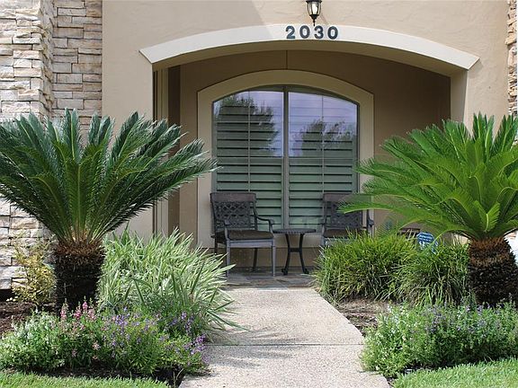 3rd image of 2030 Palm Forest Ln