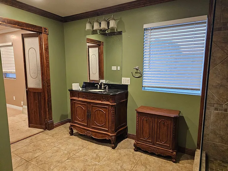 113 N Domingue Ave — Photo 2