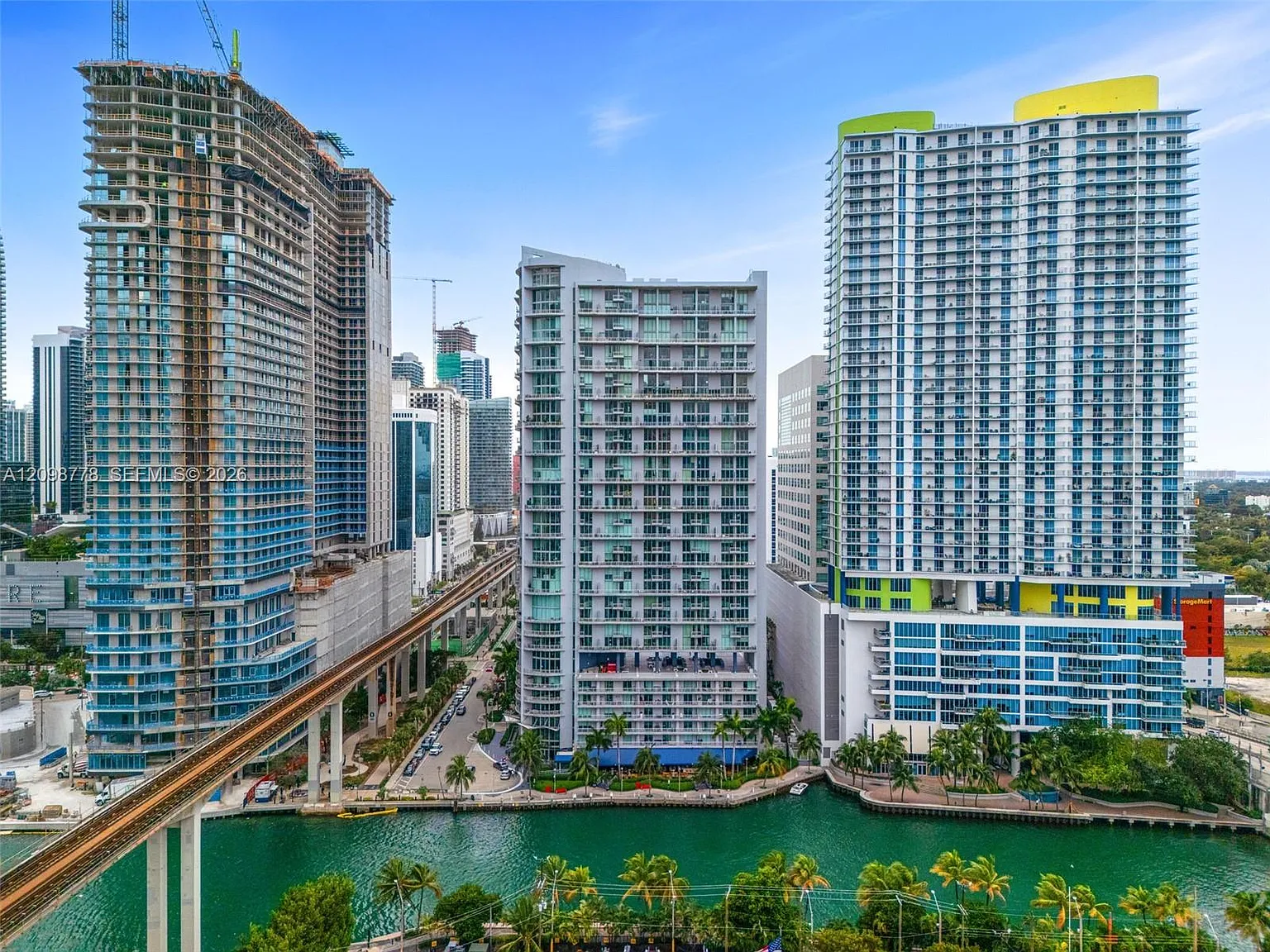 Neo Vertika Condo — Photo 2