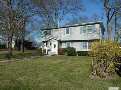 1093 Hyman Ave, Bay Shore, NY, 11706