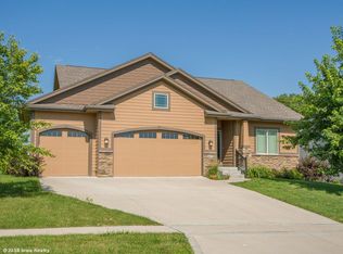 2207 N 8th St, Indianola, IA 50125