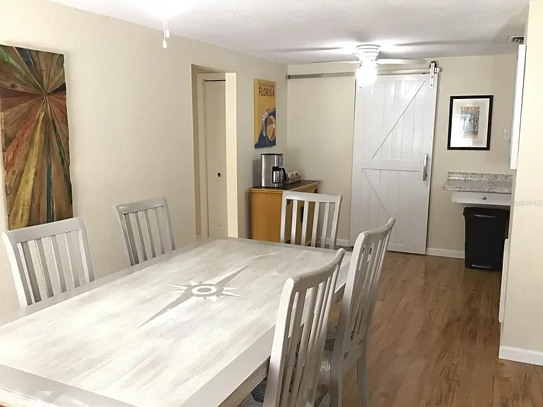 270 S Maple St — Photo 2