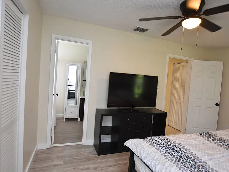 4825 Loretta Ln — Photo 13