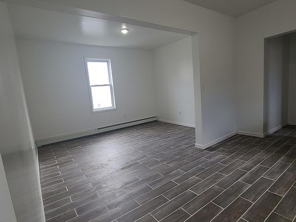 4th image of 1029 E 216th St Floor 1