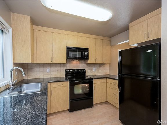 3rd image of 12725 NE 171st Ln