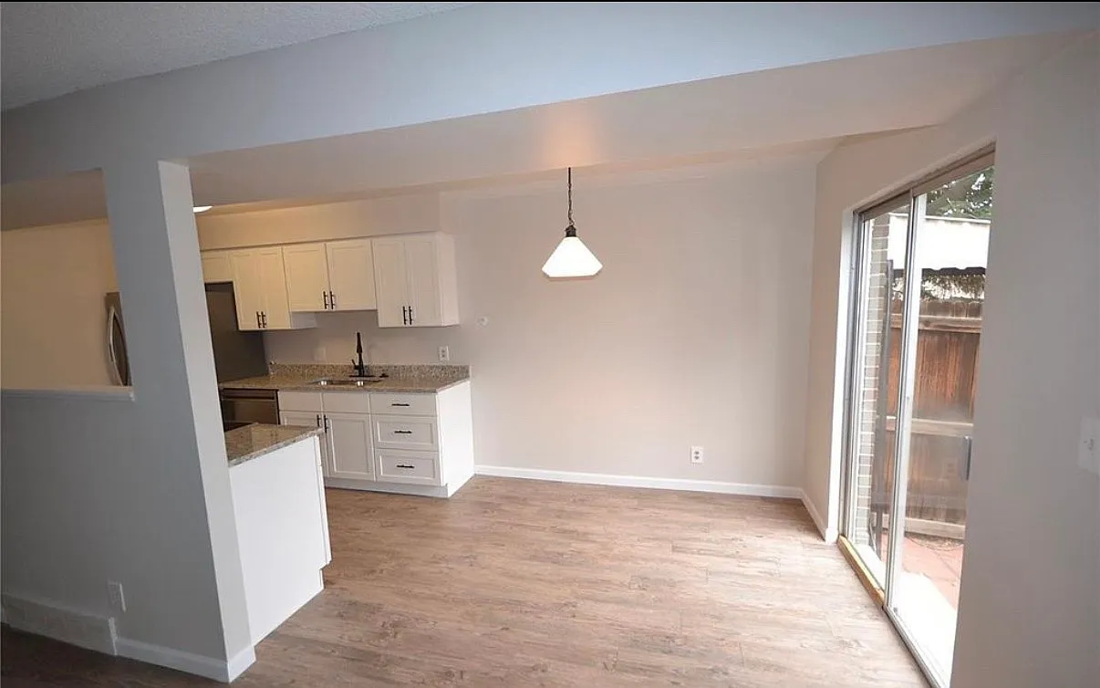 2 bed, 1.5 bath, 1161 sqft, $2,150 — Photo 2