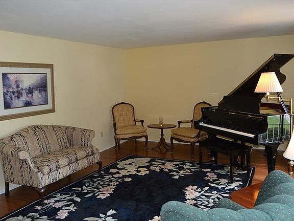 3rd image of 1283 Heather Heights Dr