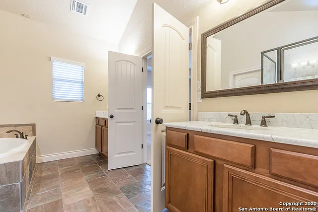 13822 Oakview Cv — Photo 43