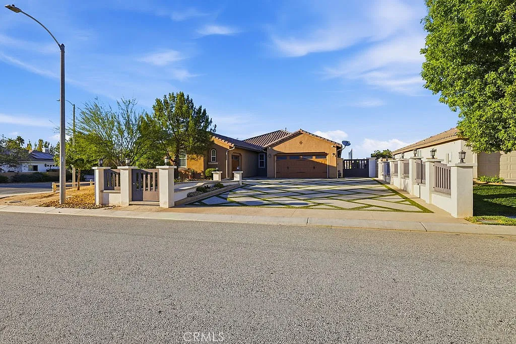 3 bed, 8.5 bath, 2560 sqft, $6,000 — Photo 3