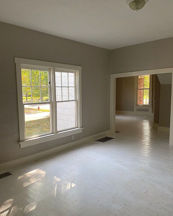 Family looking to Living Rm